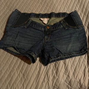 Isabel maternity shorts